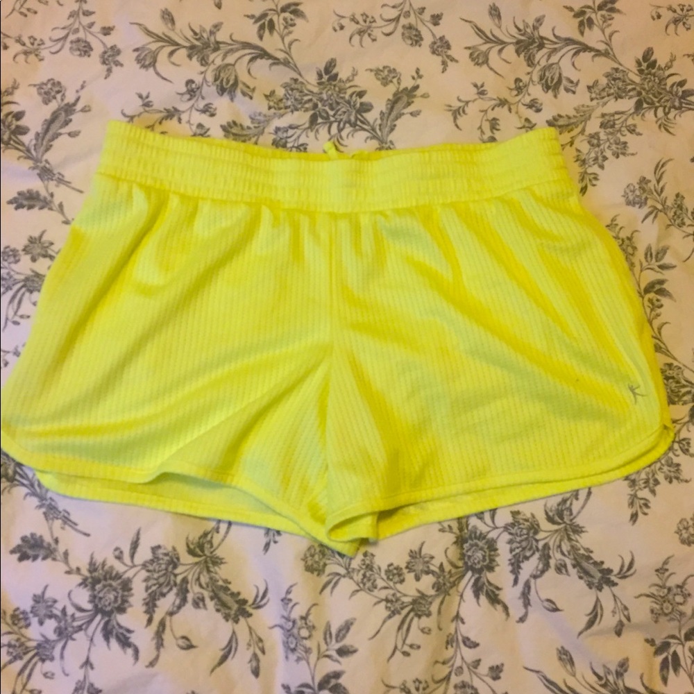 Lightweight mesh running shorts